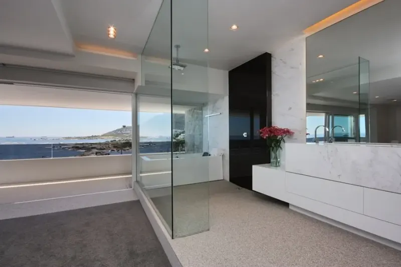 Victoria Rd Luxury Apartment 202 in Bakoven – photo 12