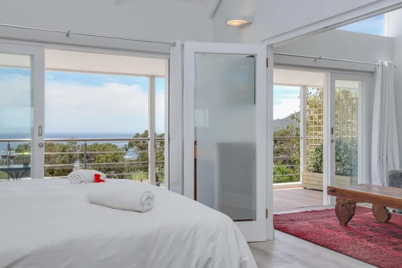 Fulham Road Apartment in Camps Bay – photo 1
