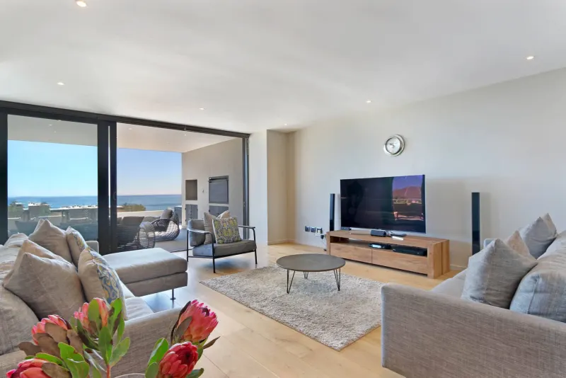20 Finchley Villa in Camps Bay – photo 9