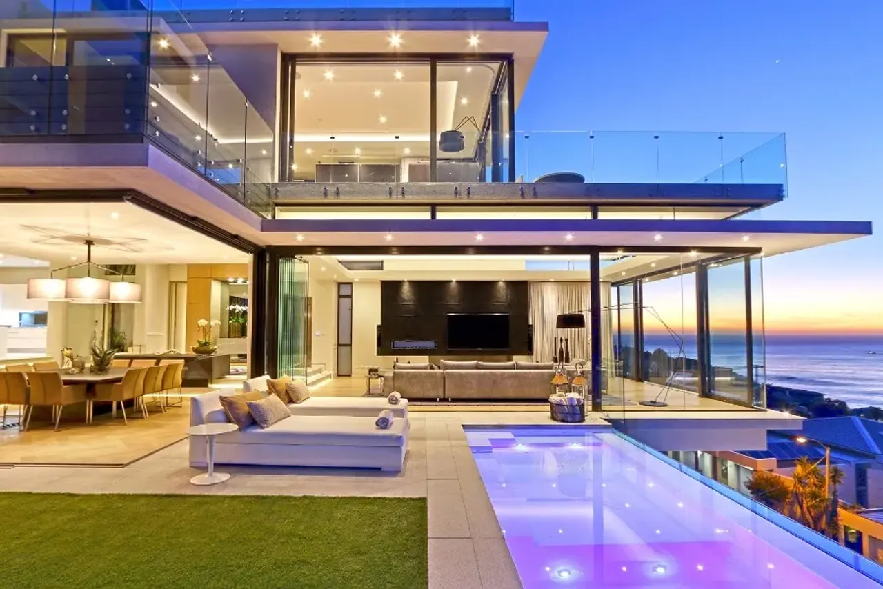 Titan Villa in Bantry Bay