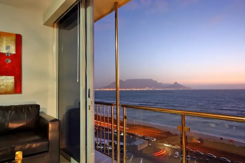 Infinity 704 in Table View – photo 7