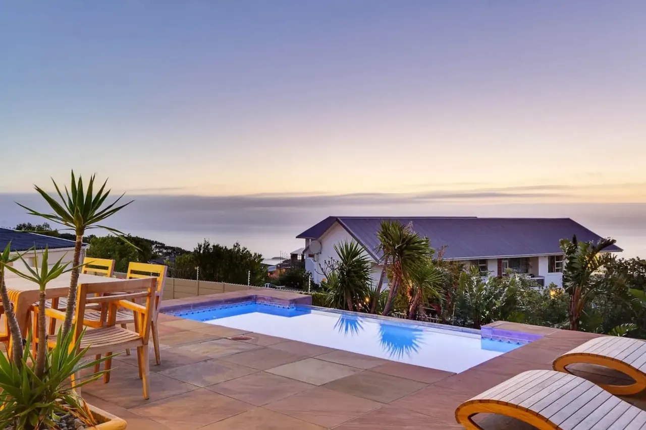 Calico in camps bay