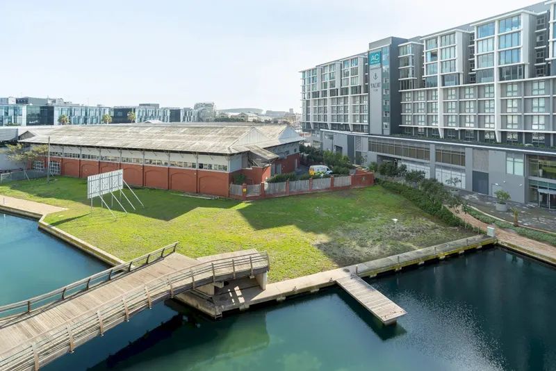 Quays Apartment in Foreshore – photo 9