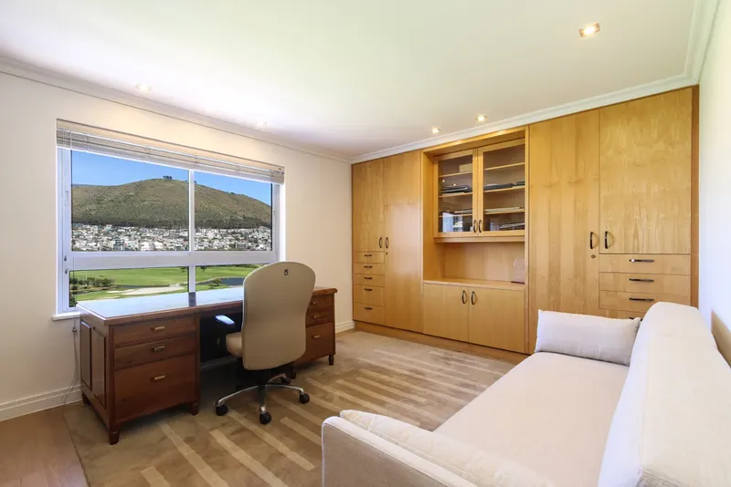 Belle Vista Penthouse in Mouille Point – photo 13