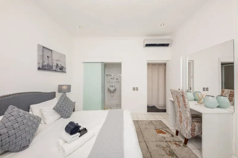 Indigo Bay - The Boat in Camps Bay – photo 5