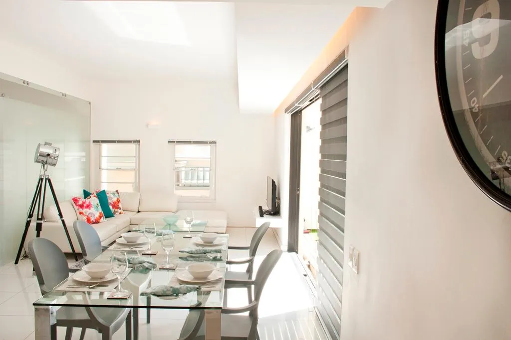 property_04546849-4045-4e9a-8509-265e4eeb2ade_1