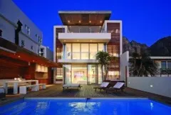 15 Views House in Camps Bay – photo 1 thumbnail