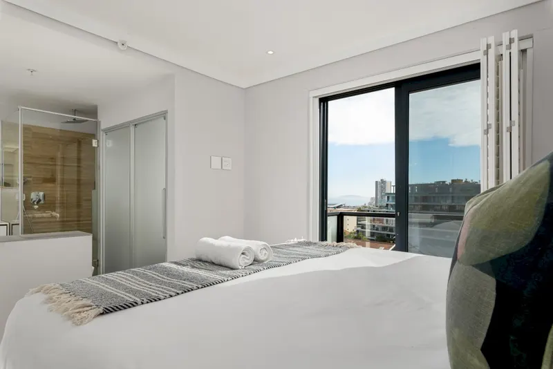 Queens Penthouse in Sea Point  – photo 21