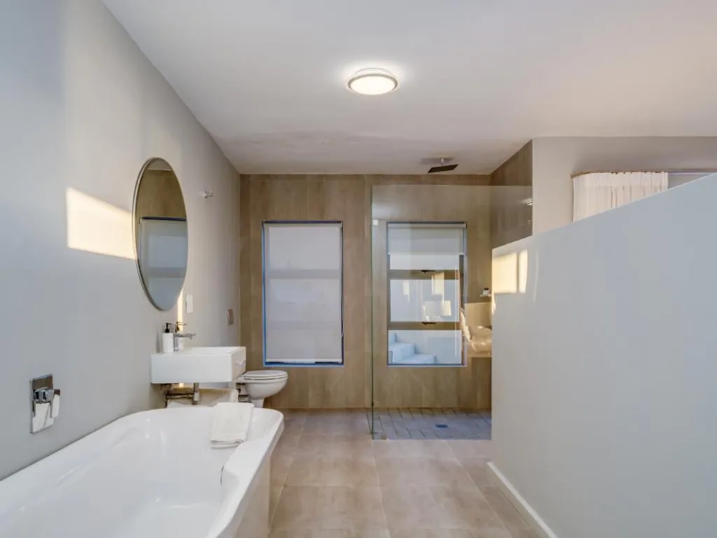 property_04fda3fc-9bd6-4d83-ad22-5a782bd9d98d_2