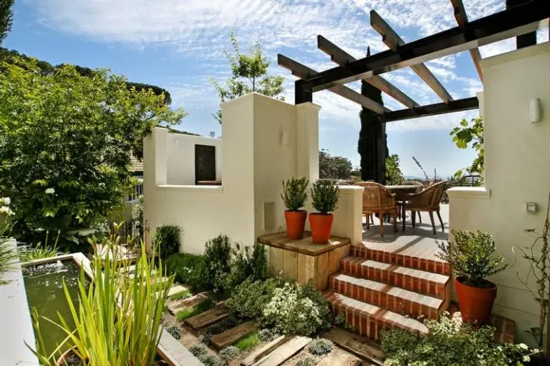 Chic Views in Tamboerskloof – photo 1