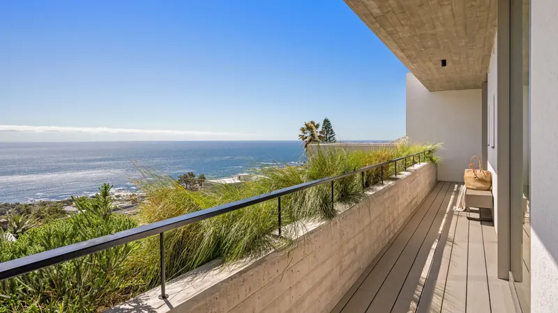 Mountain Vista Penthouse in Camps Bay – photo 45