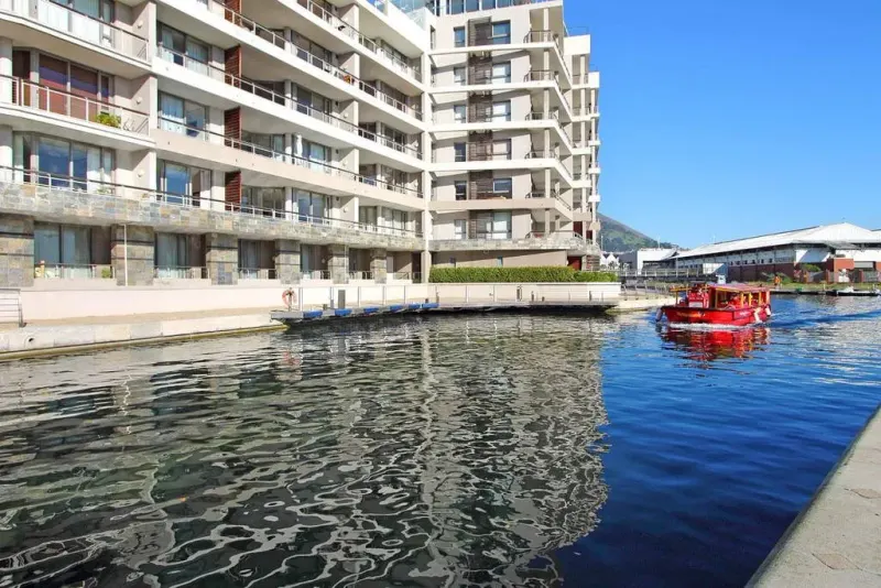 Canal Chic
