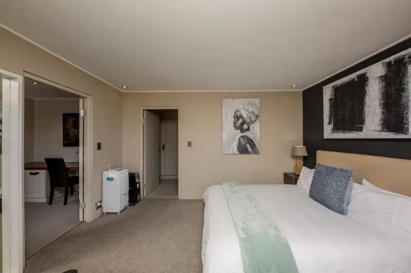 17 Geneva Lower in Camps Bay – photo 4