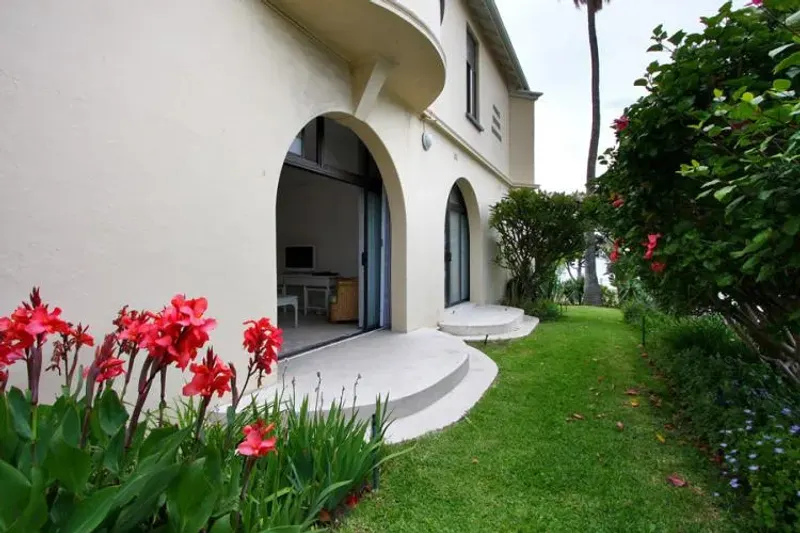 Seaside Garden Apartment in Sea Point – photo 14