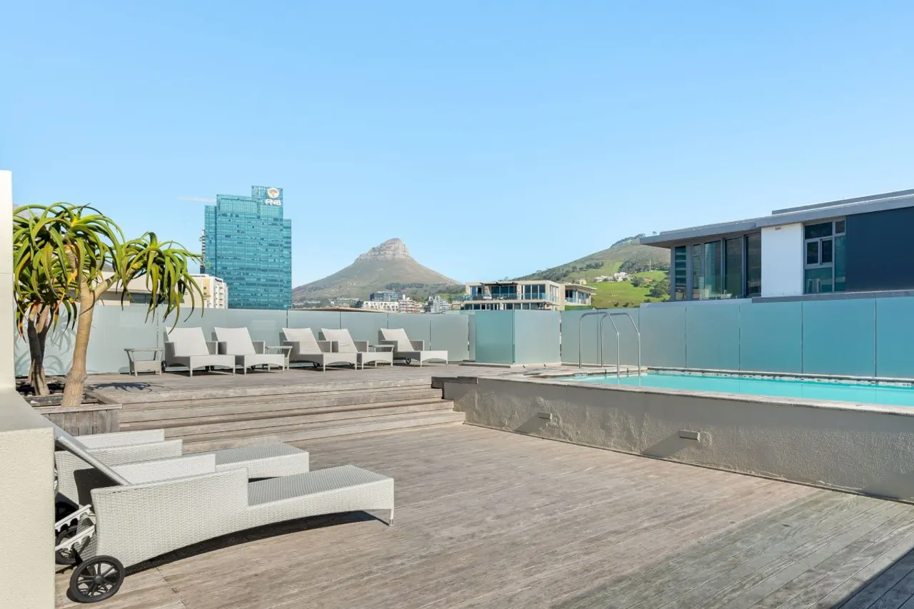 Harbour Bridge Retreat in Cape Town City Centre
