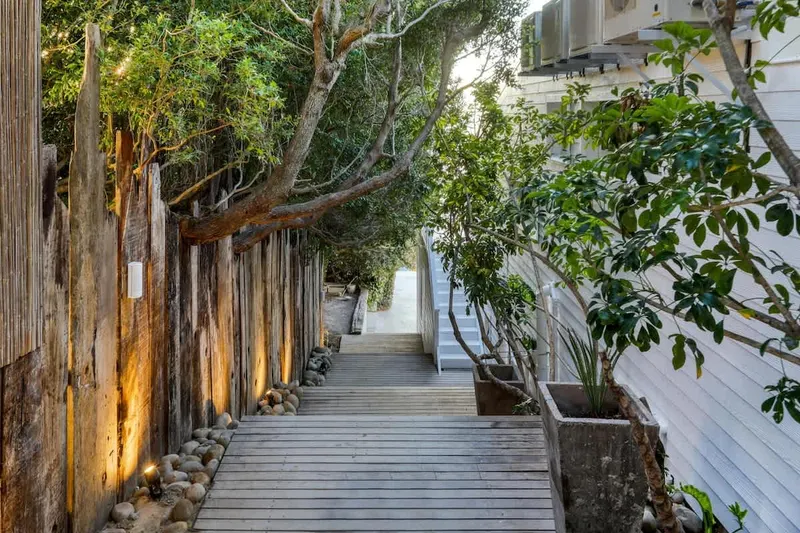 Ocean Views Beach House in Bakoven – photo 13
