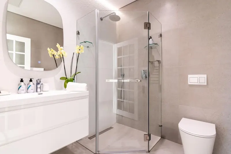 Lisburn on Clifton Villa in Clifton – photo 14