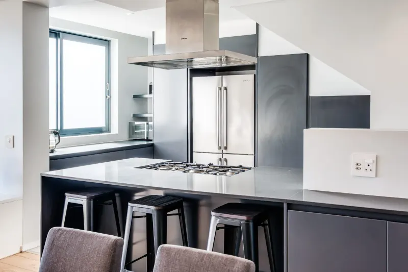 Penthouse on S in Three Anchor Bay – photo 19
