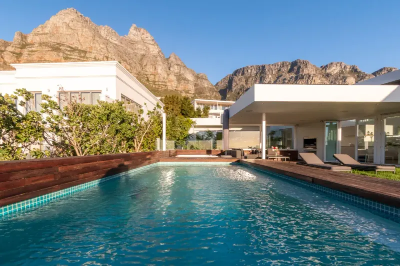 Camps Bay Penthouse in Bakoven – photo 32