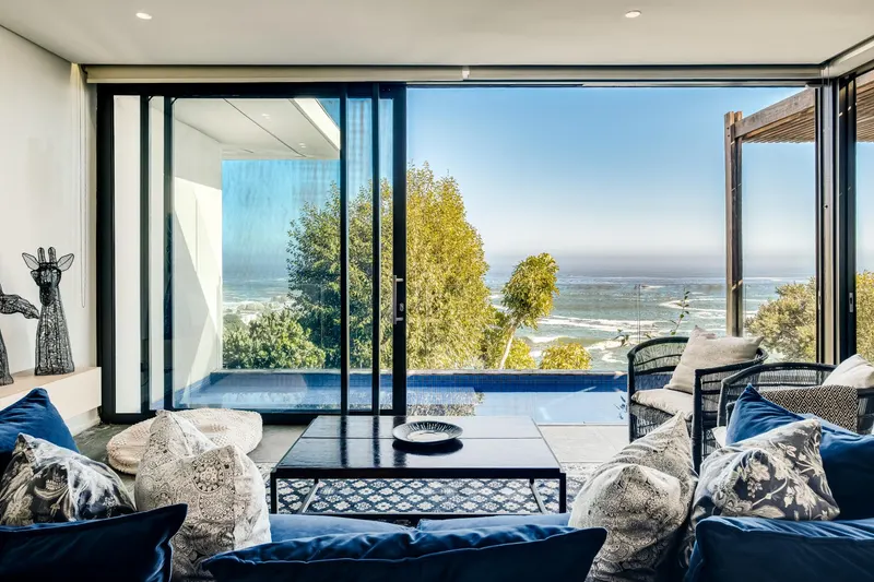 Coral Sea in camps bay – photo 9