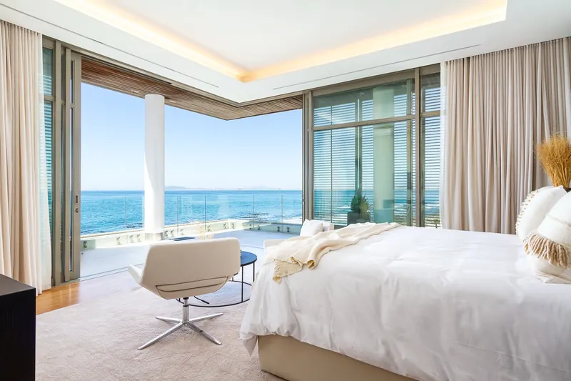 East West Penthouse in Mouille Point – photo 19