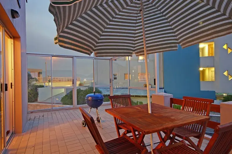 Sunset Mews Apartment in Bloubergstrand – photo 1