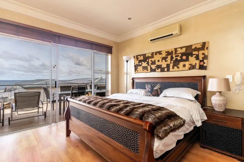 Beachside Penthouse in Camps Bay – photo 16