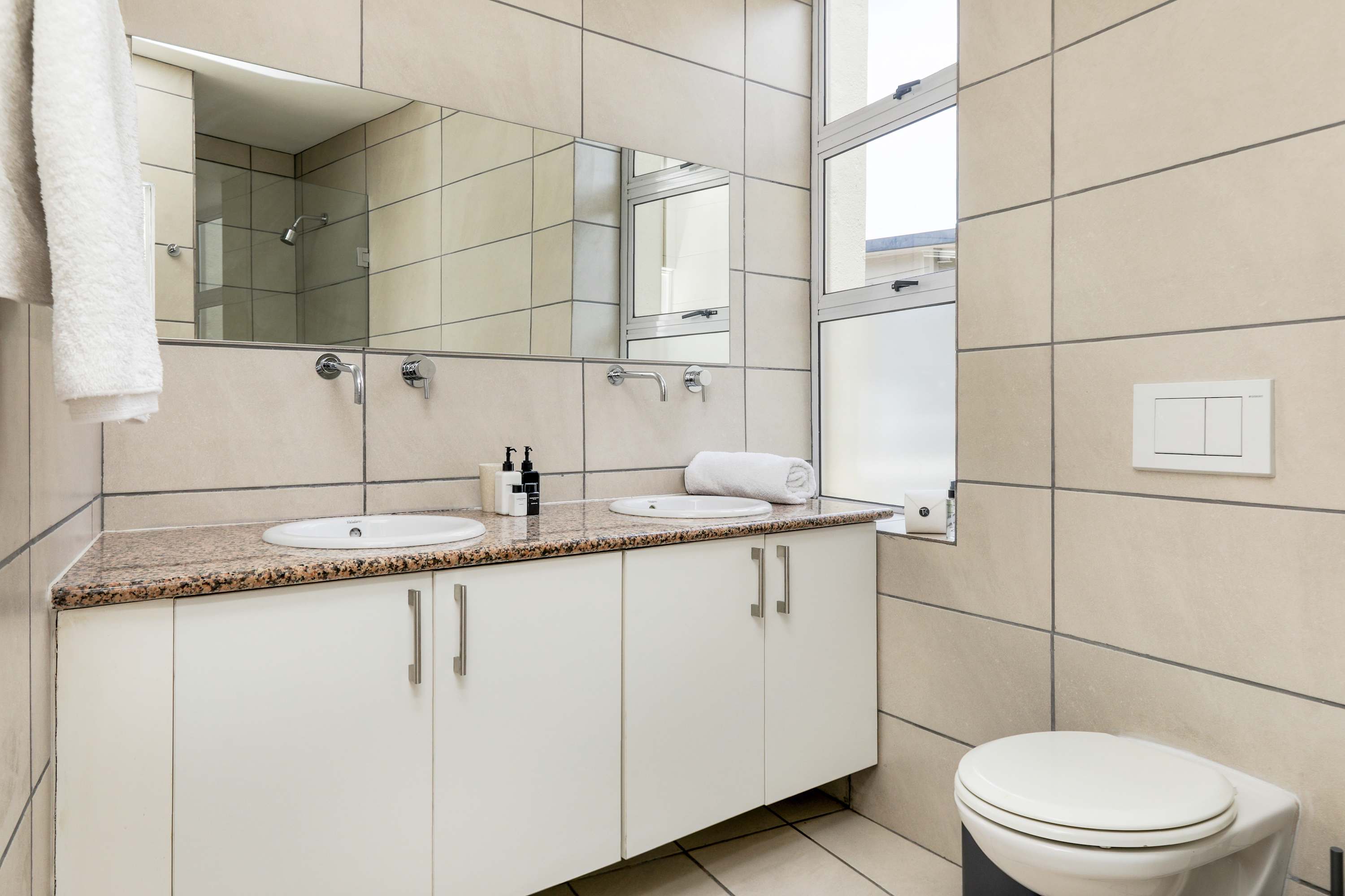 property_0933b2ea-6c03-4ae8-8719-f0a240ca86d3_55