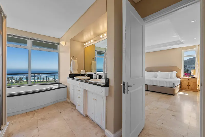 Tree Villa in Camps Bay – photo 29
