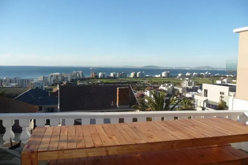 Ocean View House in Green Point – photo 1
