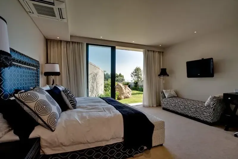 Alexandra Grand in Fresnaye – photo 4