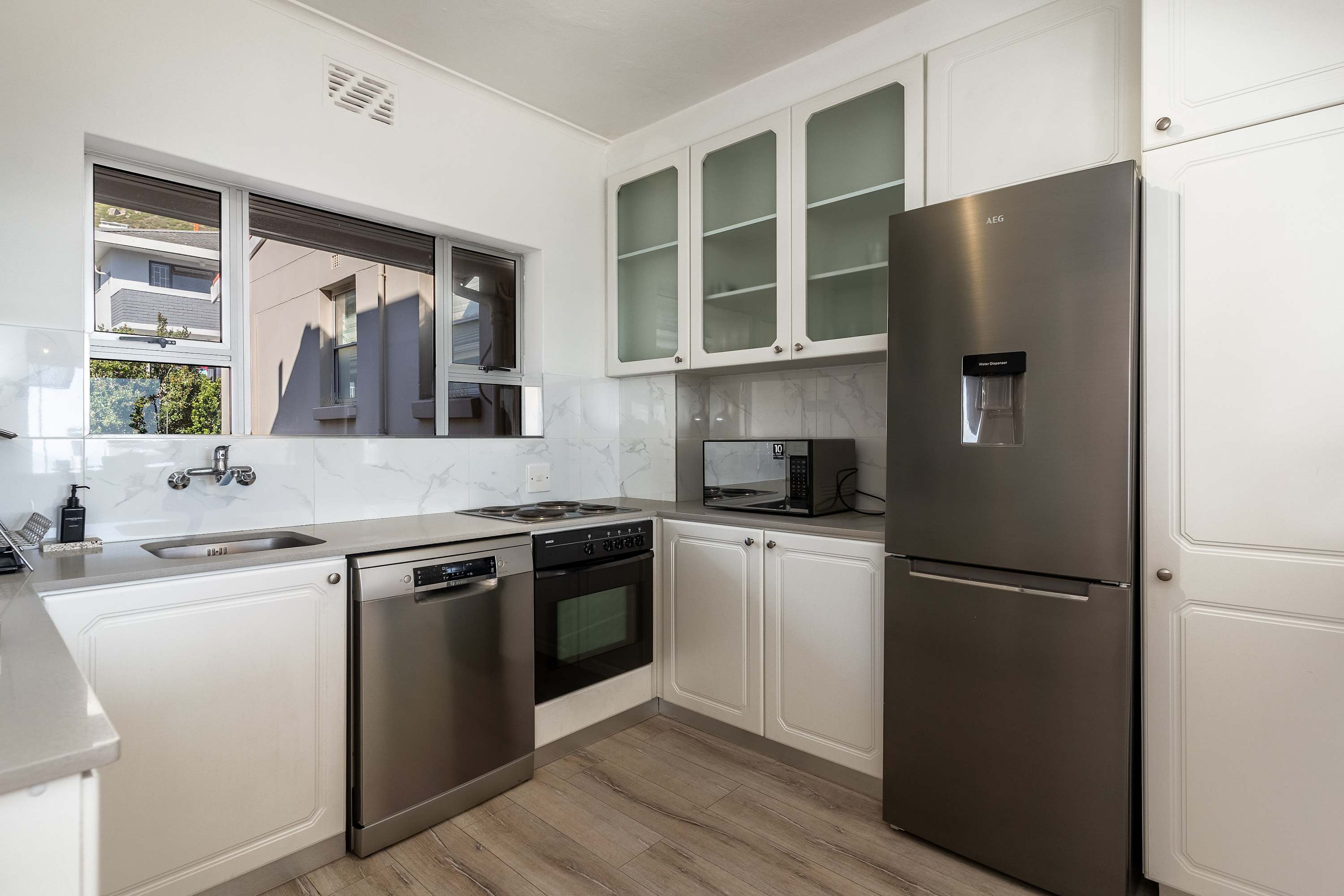 property_0b01061a-aa25-464b-b124-c675eaf78c1f_12