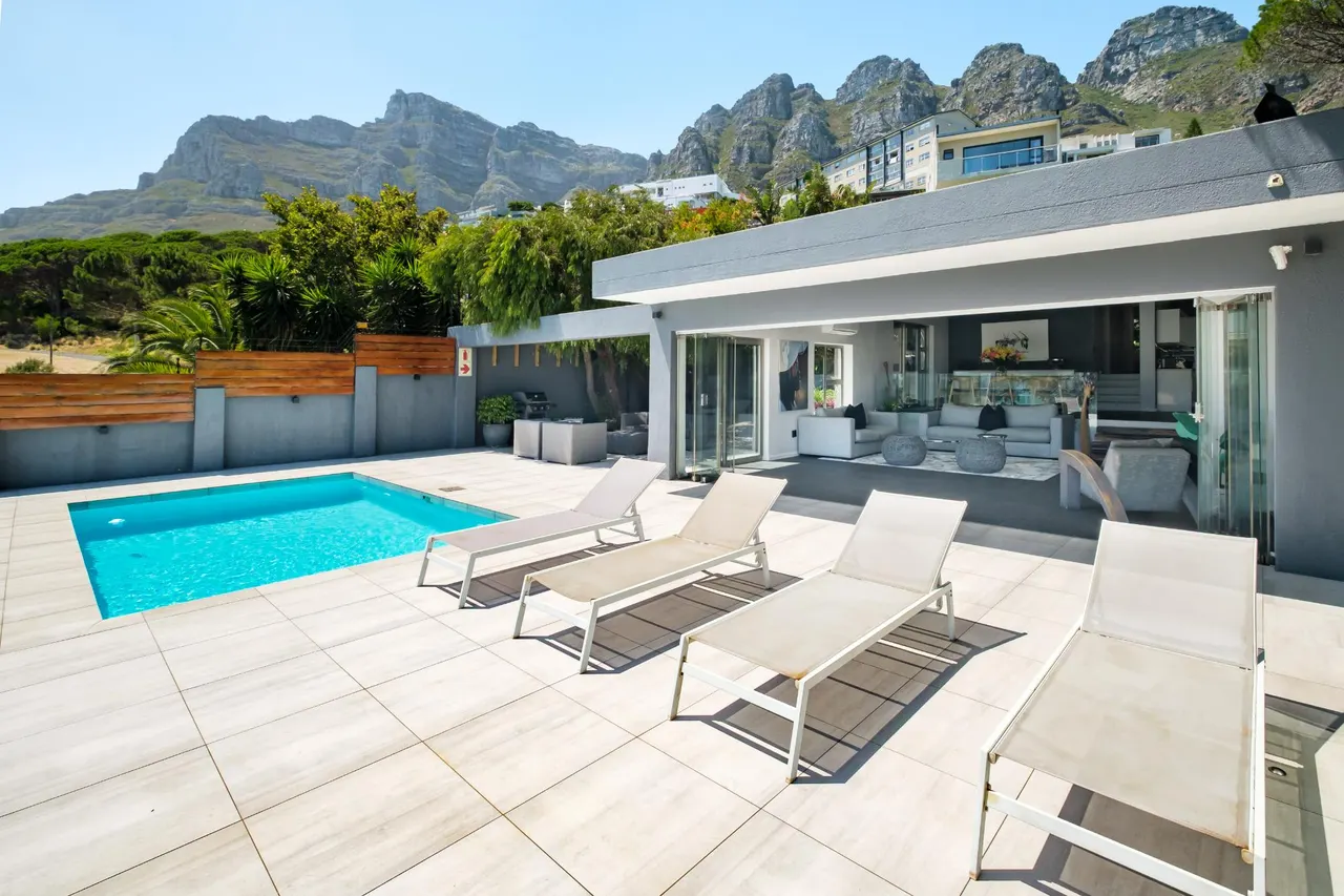 Valtameri in Camps Bay