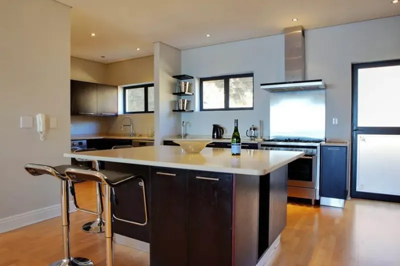 Medburn Views Penthouse in Camps Bay – photo 8