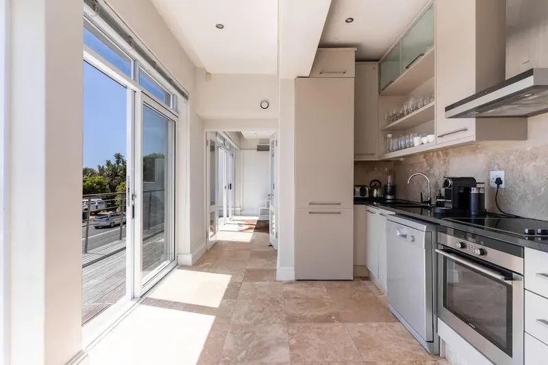 Sunset Cove Apartment in Camps Bay – photo 9