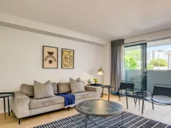 G on S Apartment in Three Anchor Bay – photo 11 thumbnail