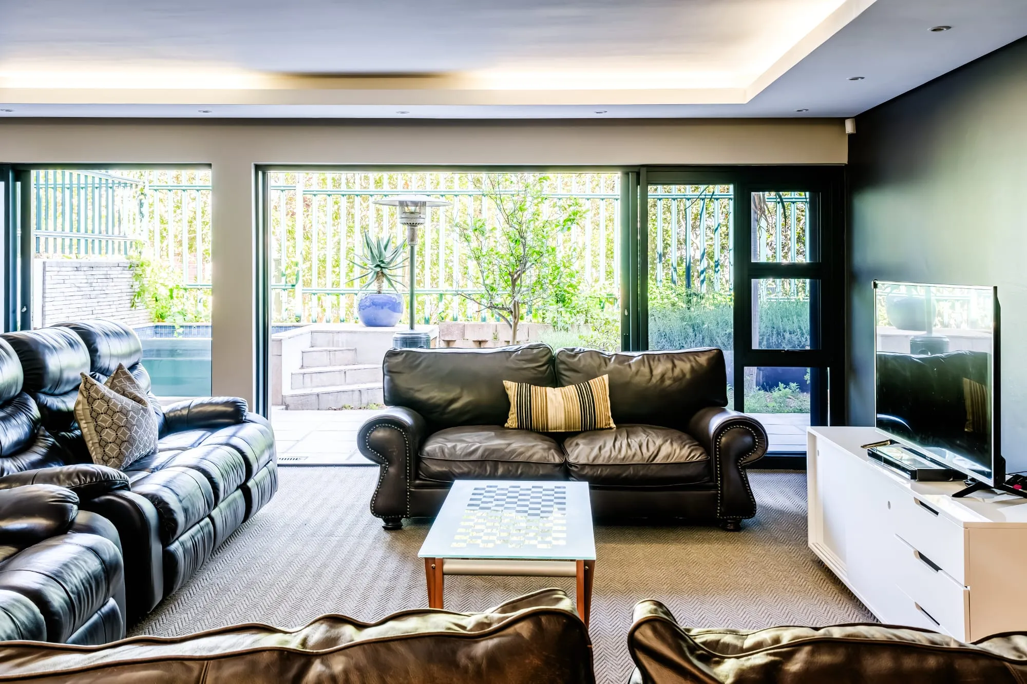 property_0cd4d98c-3b69-4555-9ccc-a916b163fb98_25