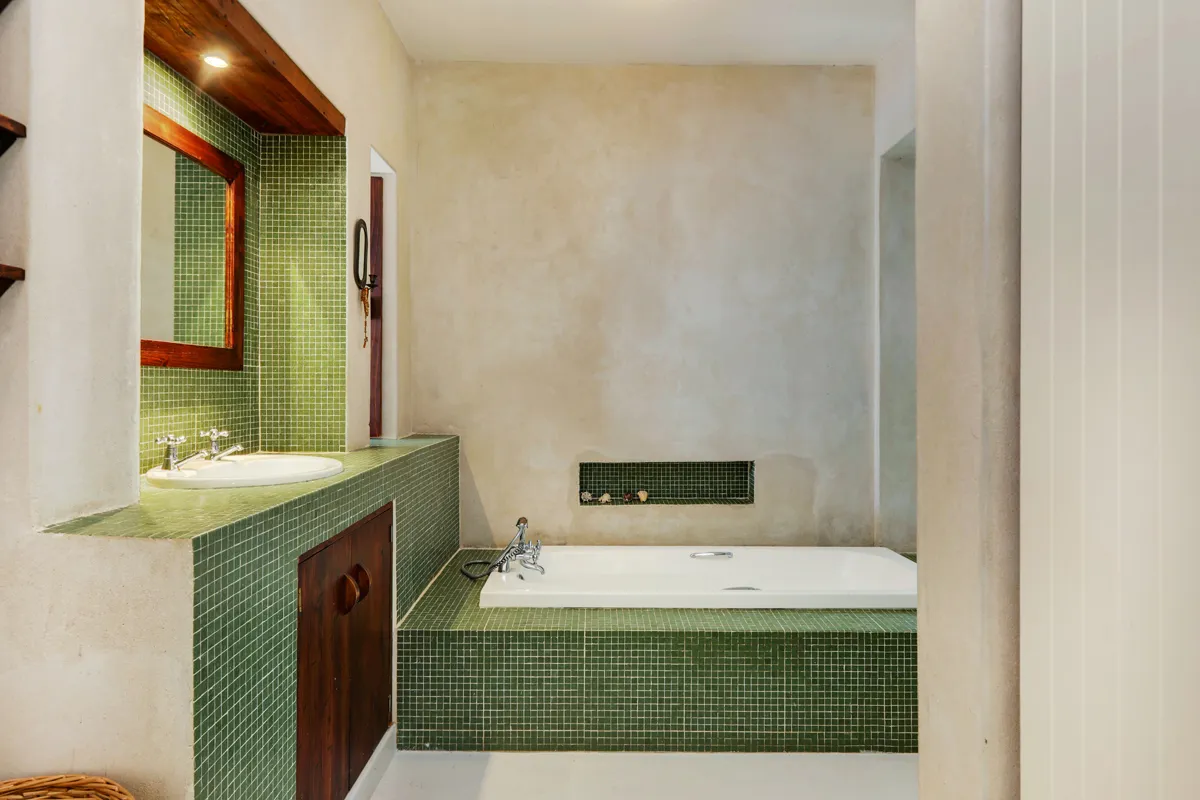 property_0d333b3f-2173-47ef-b25d-75c7b122ef53_18