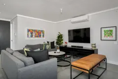 Queens Penthouse in Sea Point  – photo 10 thumbnail