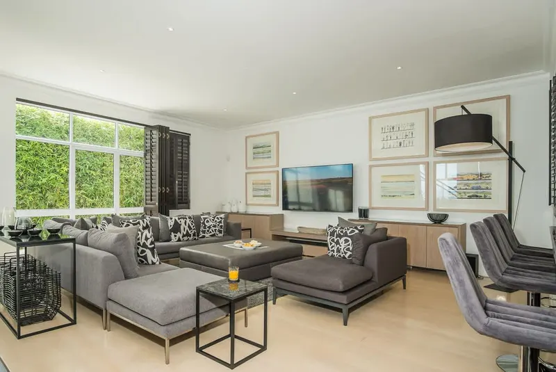Ocean View Elegance in Bantry Bay – photo 11