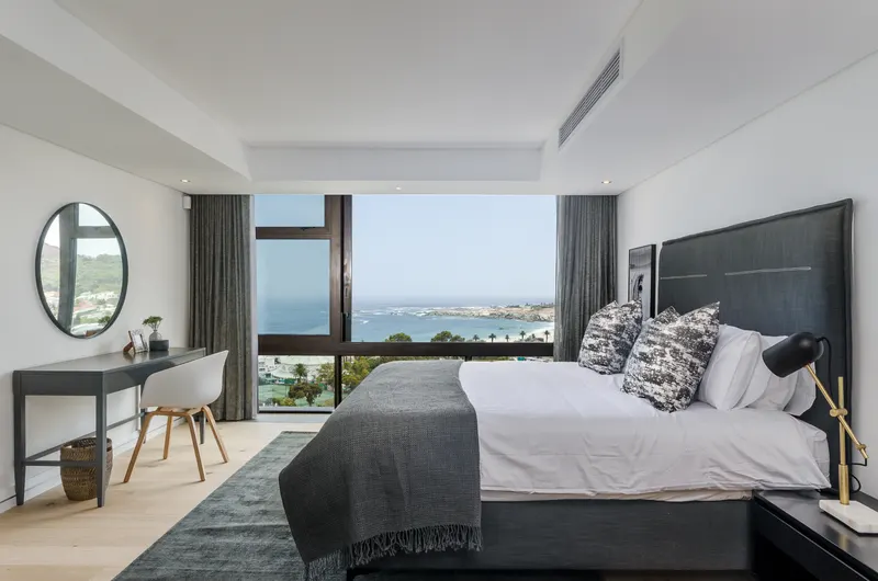 Geneva 24 A in Camps Bay – photo 18