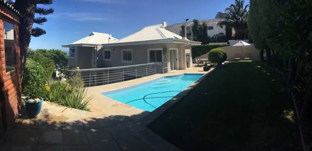 Medburn Road Villa in Camps Bay