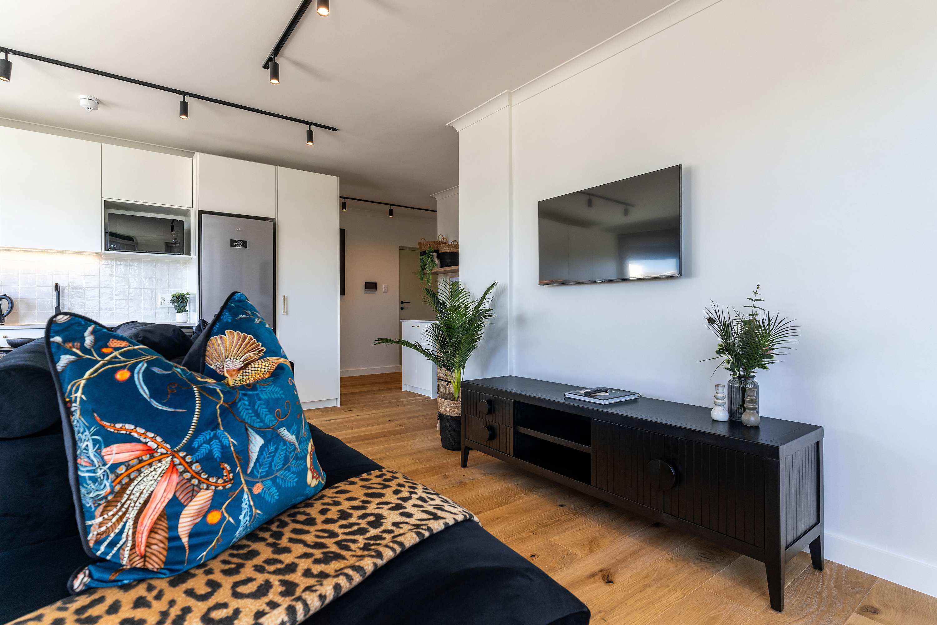 property_11fd6b32-9c6f-4b2c-8e6a-020c523547fa_5