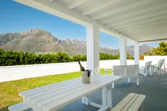 Villa Santorini in Hout Bay – photo 8 thumbnail
