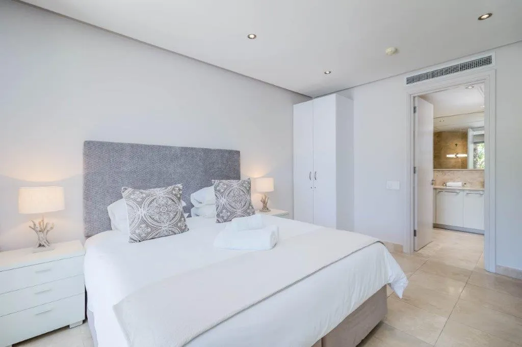 property_127937e2-37b8-4c3f-ace0-b3fd7e7f1662_4