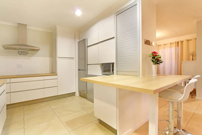 Pentz Drive Villa in Flamingo Vlei – photo 5
