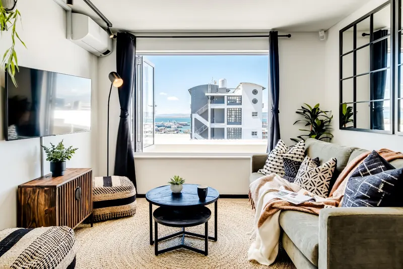Views for Days in Green Point – photo 23