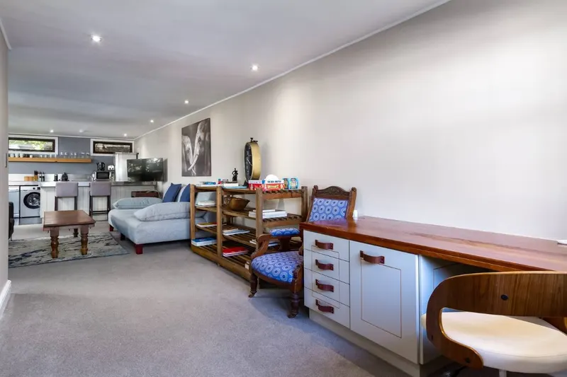 17 Geneva Middle in Camps Bay – photo 10
