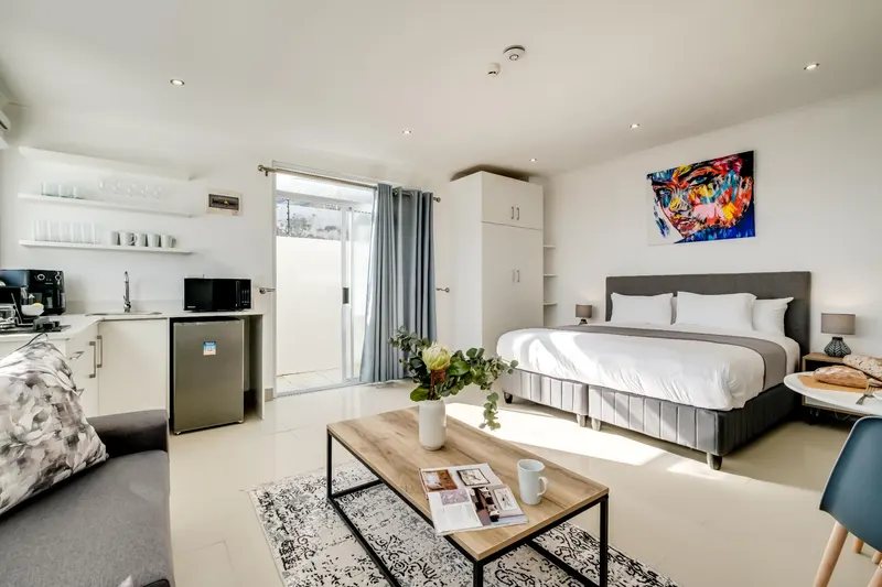 Sanctuary Cove in Camps bay – photo 1
