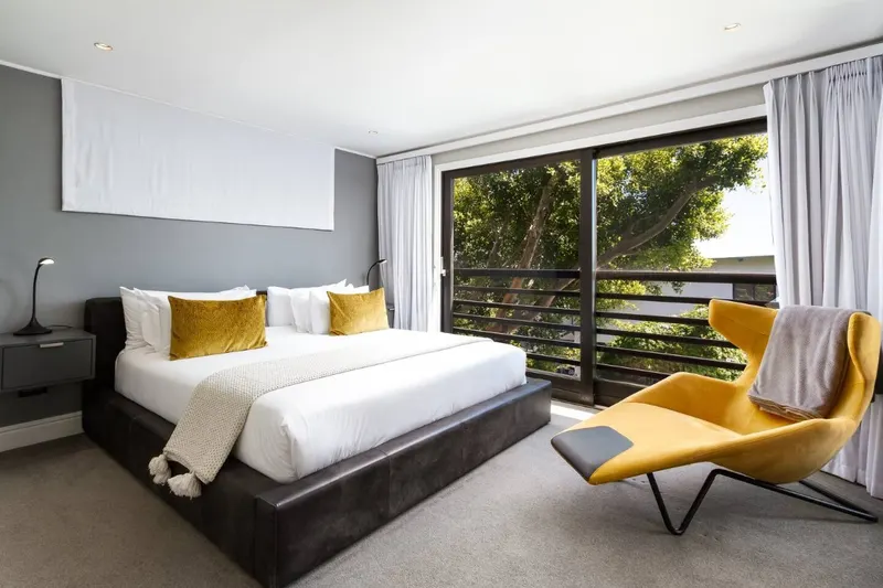17 Geneva Middle in Camps Bay – photo 11